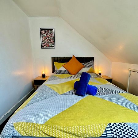 Space For Groups, 10 Mins From Queen St! Cardiff Ngoại thất bức ảnh
