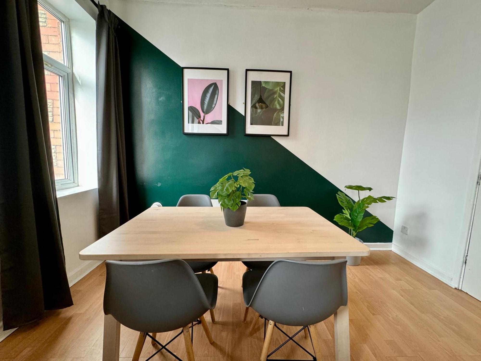 Space For Groups, 10 Mins From Queen St! Cardiff Ngoại thất bức ảnh